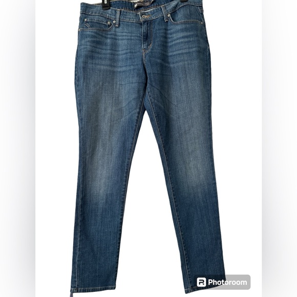 Levi Demi Curve size 14/32 jeans EUC - Picture 1 of 2